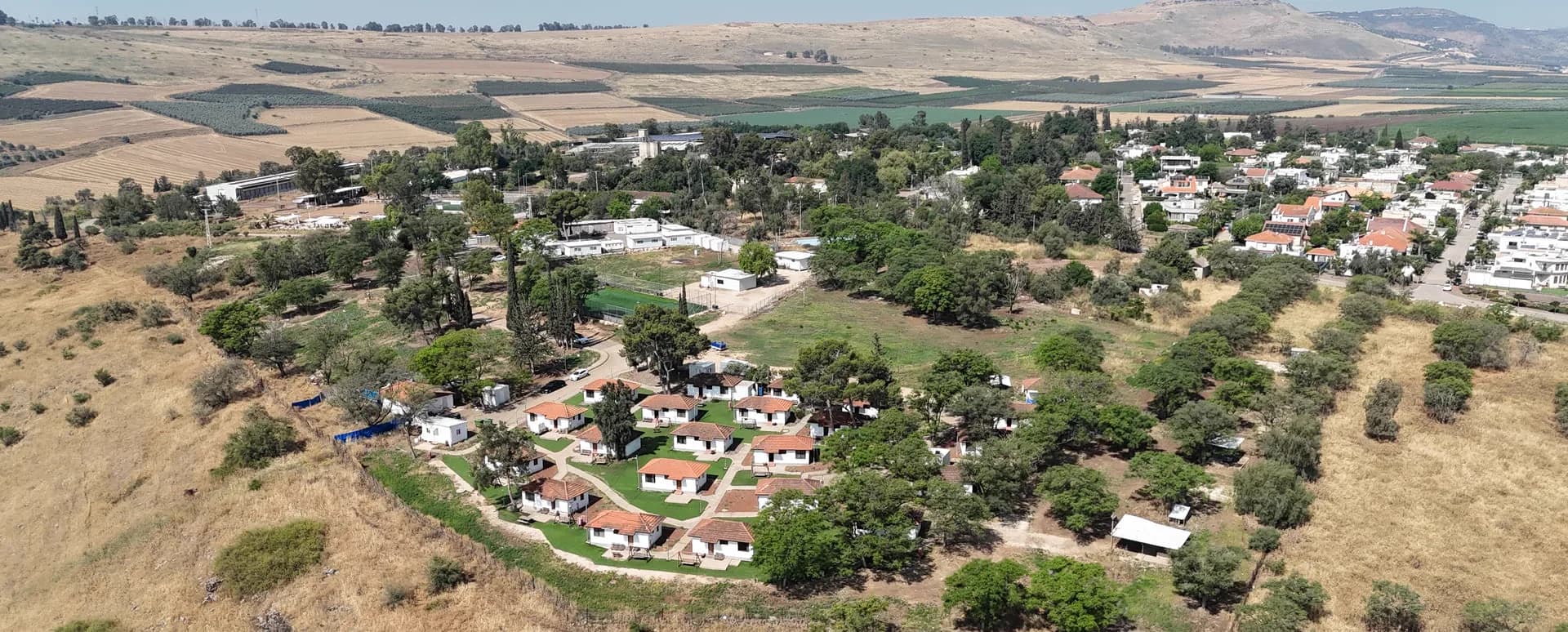 נוף אווירי של כפר חיטים והגליל